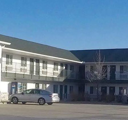 Rodeway Inn Goddard Exterior photo